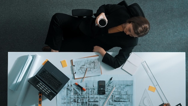 top-view-civil-engineer-writing-sticky-note-looking-laptop-alimentation_31965-645104